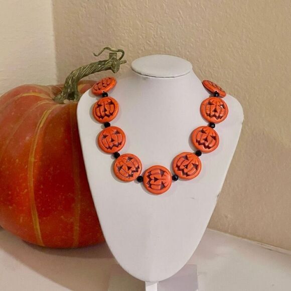 Trendy Orange Dyed Jack O Lantern Stone Beaded Necklace Womens Halloween - Picture 1 of 5